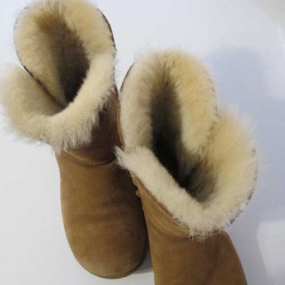 UGG Boots with gold zipper detail Women's Size 8 GUC - Picture 3 of 8